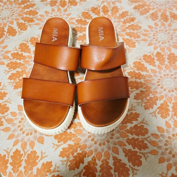 MIA Brown and White Sandals with Wide Strap - Picture 8 of 9